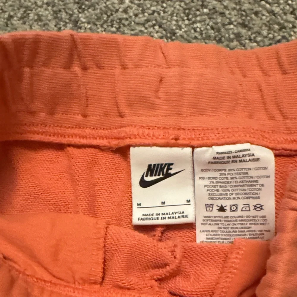 Nike Kids Salmon Shorts - Picture 2 of 3